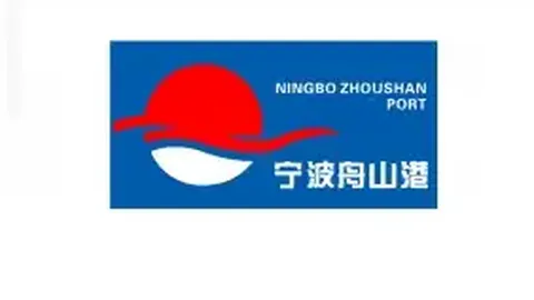 CBA赛场黑根斯精准直塞，齐麟展翅单臂暴扣破敌防线